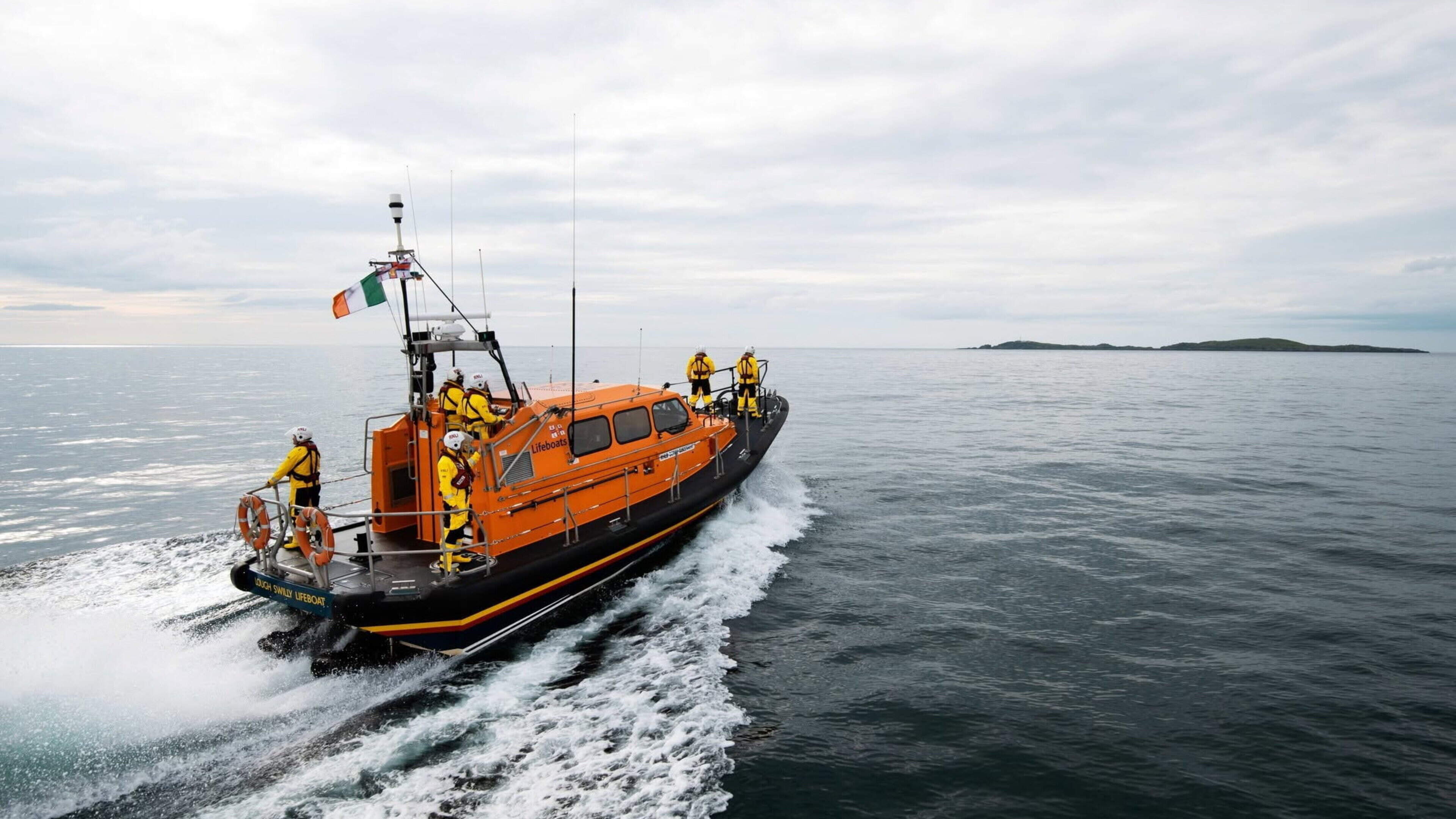 Donegal RNLI crew rescue two people stranded on dinghy